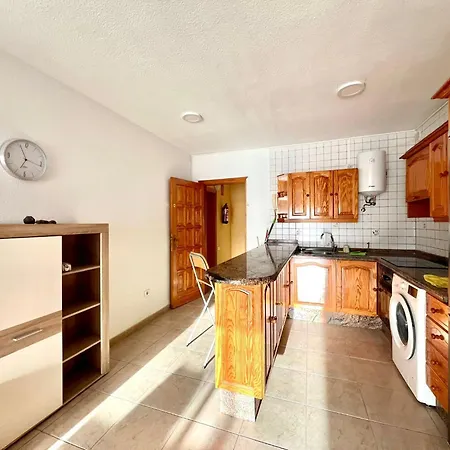 Modern 1b Apt 200 From Beach Ac *